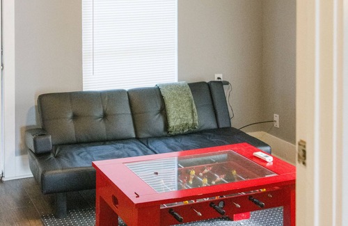 Denver Heights House | King Bed Suite with Home Theater/Game room near downtown/At&t center/alamodome