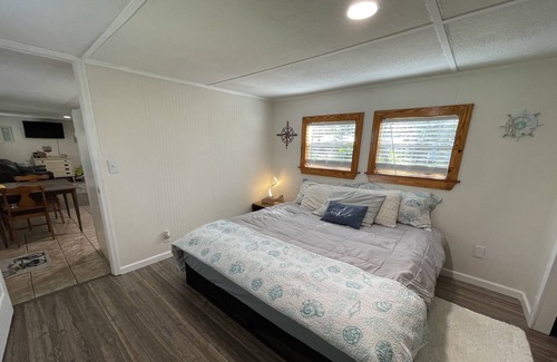 Chiefland Cabin | King Bed, Suwannee at the Gulf Fish Camp Retreat, Patio, Fire Pit
