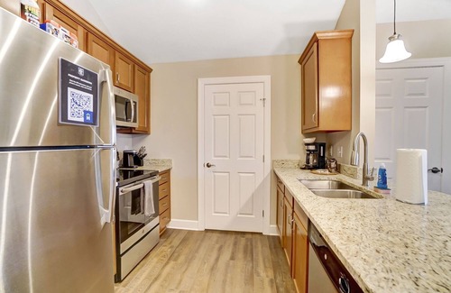 Westerville Apartment | *King Bed*Top Floor*Washer+Dryer*Balcony*WiFi*