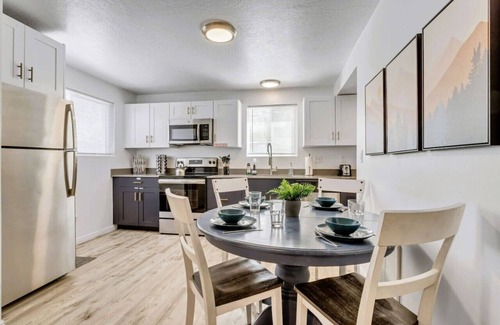 Sugar House Apartment | King Bed - U of U Health Center - Pets Welcome