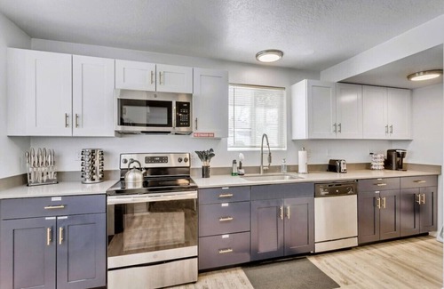 Sugar House Apartment | King Bed - U of U Health Center - Pets Welcome