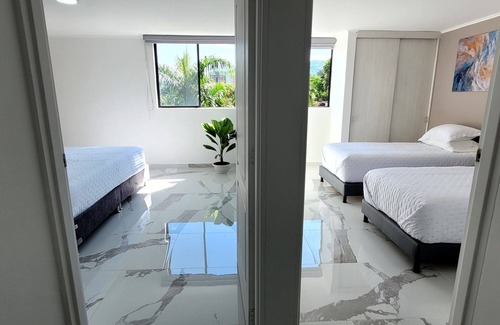 Los Naranjos Apartment | KING Bed, W/Office, 70" Smart TV, Bright, Quiet, Perfect Location