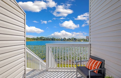 El Centro Beach Condo | King Bed W/Pool - Close to the Beach - Fast Wi-Fi