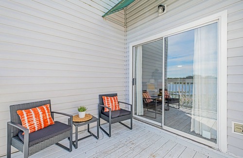 El Centro Beach Condo | King Bed W/Pool - Close to the Beach - Fast Wi-Fi