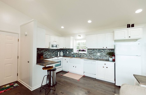 Sault Ste. Marie House | King Bed, Zero Entry, Close to Town