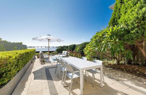 Sylvania Apartment | King Bedroom Waterfront Courtyard Apartment