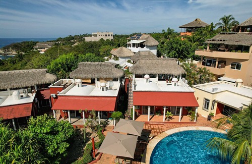 Hidalgo House | King Beds and Air Conditioning in Every Room