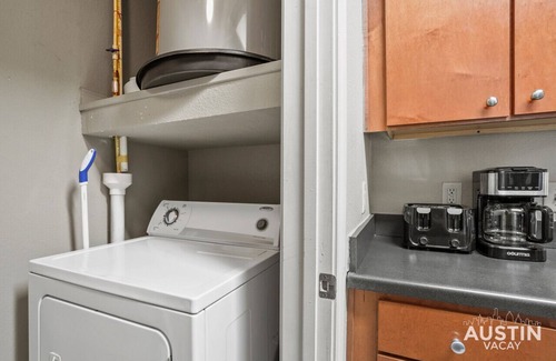 West Campus Apartment | King Beds and Patio Dining in ATX West Campus Gem