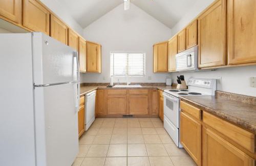 Washington Fields Apartment | King Beds Full Kitchen Peaceful 2br Casita Re