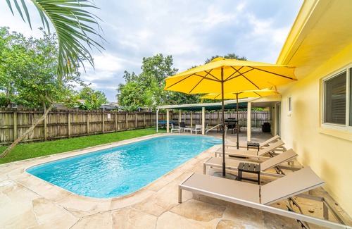 Survey Creek House | King Beds, Game Room, Pet Friendly, Private Pool, Ping-Pong - SAME DAY BOOKINGS!