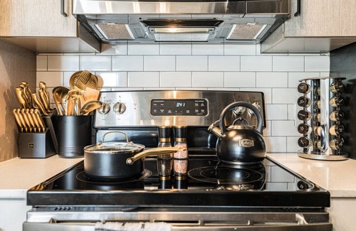 Boise Apartment | King Beds, Pool, Coffee Bar, Balcony