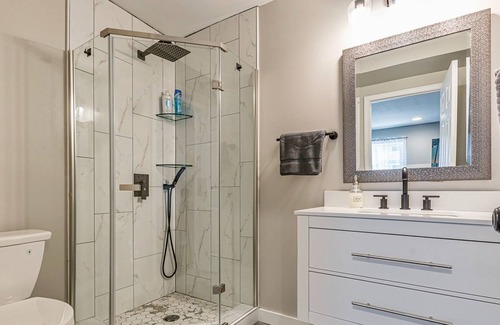 West End House | King Beds w/Own Baths! Prime Location!