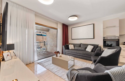 Jerusalem City Centre Apartment | King David Residence Luxury 3 BD/Pool/Gym/Parking
