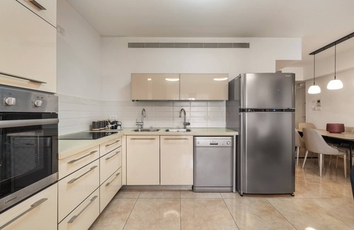 Jerusalem City Centre Apartment | King David Residence Luxury 3 BD/Pool/Gym/Parking