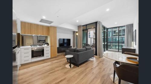 Adelaide Central Business District Apartment | King Deluxe on Franklin St with Pool, Gym, Sauna, Cafe, Wifi