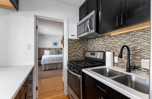 Desert Hot Springs Apartment | King Deluxe Room