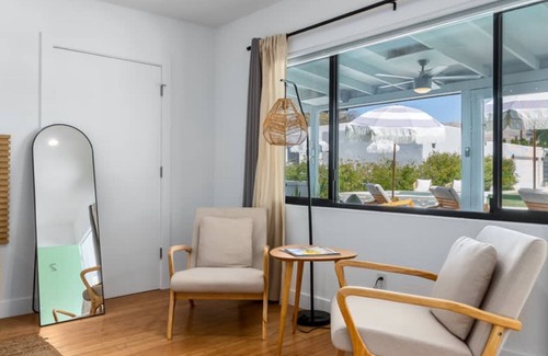 Desert Hot Springs Apartment | King Deluxe Room