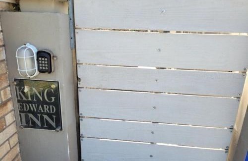 Newton Park Apartment | King Edward Inn 2