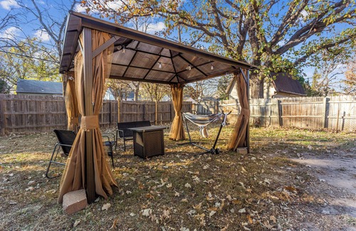 Wichita House | King, Gazebo & Firepit - NearDowntown & Ascension