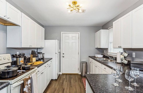 Wichita House | King,Gazebo,&Private Hot Tub-West Wichita