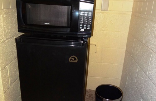 Mount Ida Apartment | King Guest Room located at the entrance to Mountain Harbor just 2 1/2 miles from Lake Ouachita. by RedAwning