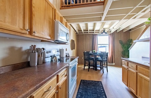 Fargo Apartment | King I Loft I Free Parking I 5 mins to Downtown