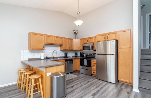 West Fargo House | King I Patio I Garage I Self-Checkin I Smart TVs