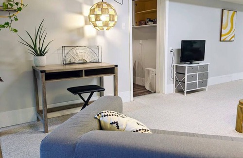 Regional District of Nanaimo Apartment | King Large Cozy Studio Kitchen W/D | Sleeps 4n