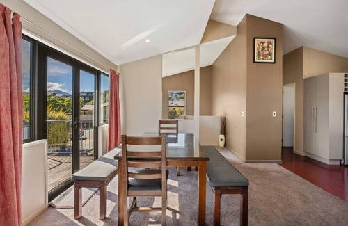Wanaka House | King Of The Hill | Four-bedroom Home