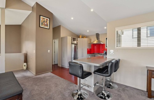 Wanaka House | King Of The Hill | Four-bedroom Home