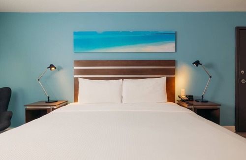 Harbor Hotel | King Patio Room, The Cove Hotel, Close to Busy Port of Long Beach