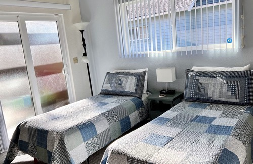 Aberdeen Bed & Breakfast | King Private Room-Dogs, Big or little, are Always Welcome