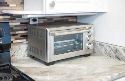 Fairview Park Apartment | King & Queen Luxury Memory Foam Beds near Cleveland Airport | Georgetown Villas