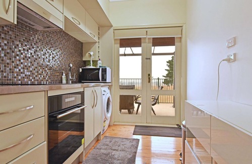 Pokolbin House | King Retreat Estate - close proximity to Bimbadgen and Hope Estate concerts