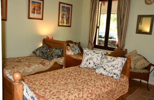 Tanetane Apartment | King Room bed and breakfast main house