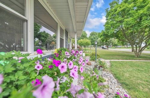 Frankenmuth Bed & Breakfast | King room in Bed and Breakfast - And A Hot Tub!