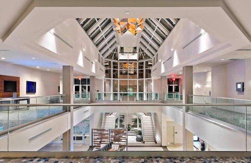 Callahan Apartment | King Room Near Bob Carr Theater ORL