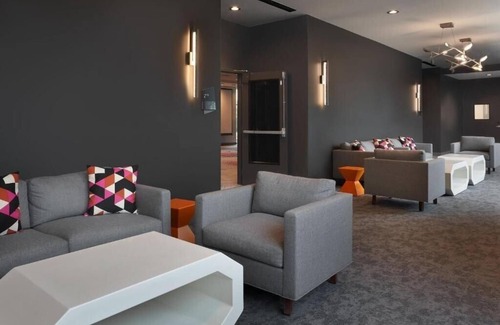 Williamsburg Apartment | King Room Near Tennis Court by Luxury Bookings ORL