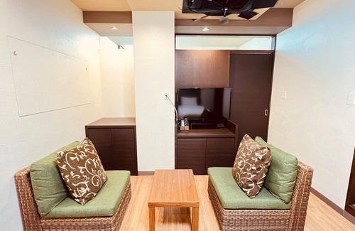 Matsuyama House | King room with office space 40 Mustsee for busi /Naha Okinawa