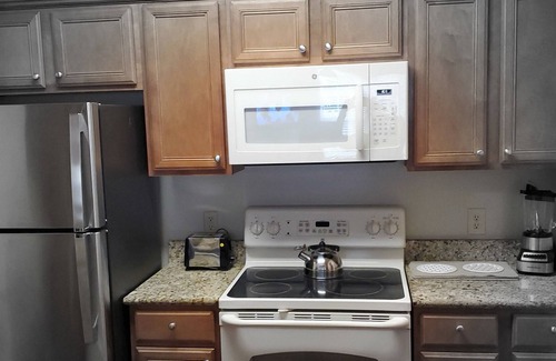 Lackey House | King's Creek Townhome 2: Sleeps 6. Welcoming, spacious, perfect location!