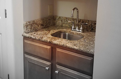 Lackey House | King's Creek Townhome 2: Sleeps 6. Welcoming, spacious, perfect location!