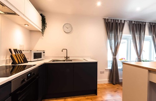 Martin Apartment | King's House 4