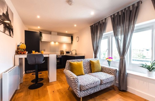 Martin Apartment | King's House 4