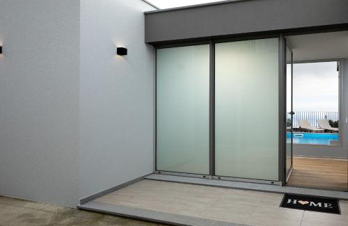 Estreito da Calheta Villa | King´s Paradise (Heated Pool and Sea View)