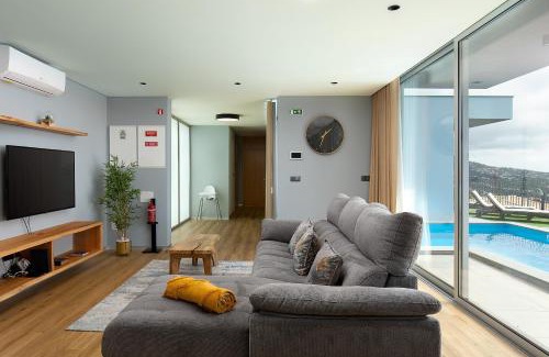 Estreito da Calheta Villa | King´s Paradise (Heated Pool and Sea View)