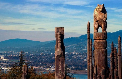 Burnaby House | King size 5 bedroom apartment clean and modern