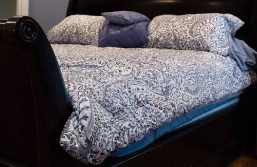 Mint Hill Bed & Breakfast | King size bed on quiet wooded property, near 485