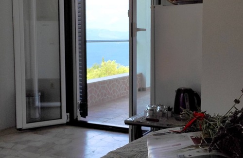 Achilleio House | King Size Bed, Sea View Terrace Room