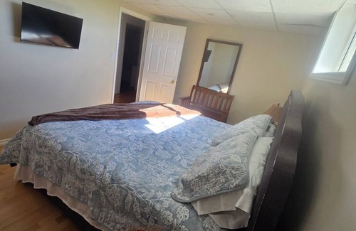 Chelmsford Bed & Breakfast | King size bed with continental breakfast.