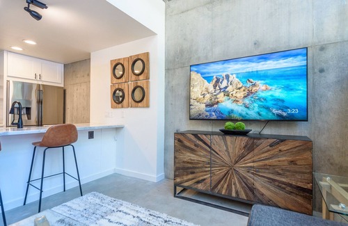 East Village Condo | King size luxury loft condo Petco-Park-Downtown SD